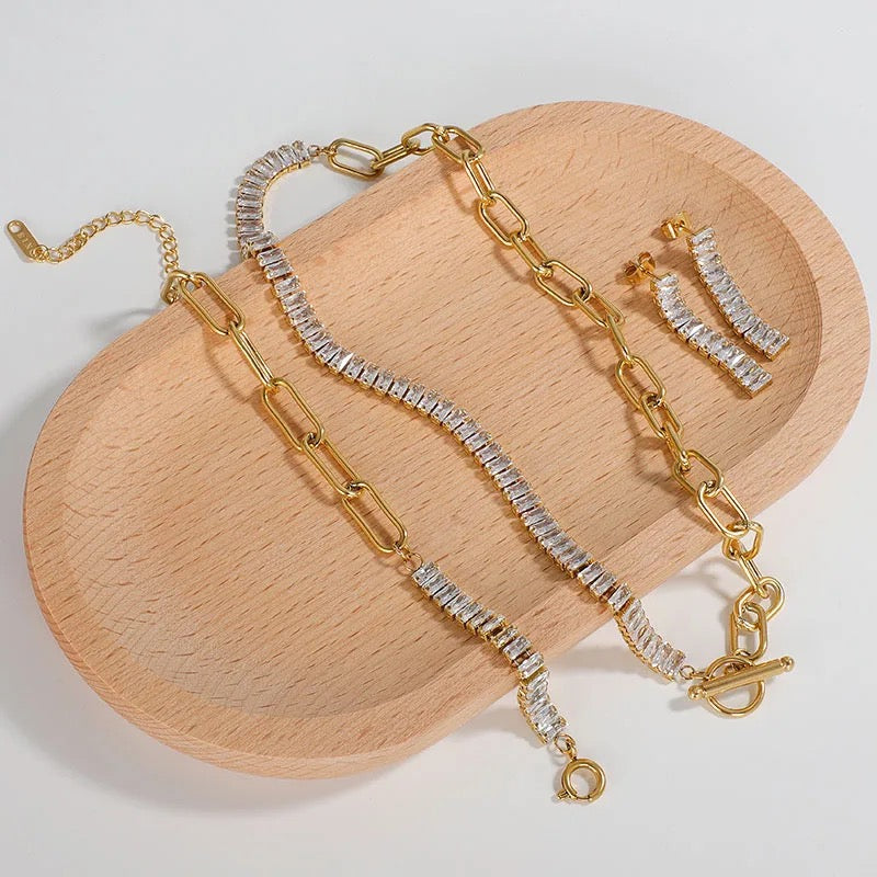 Zirconia Toggle necklace 18k Gold plated